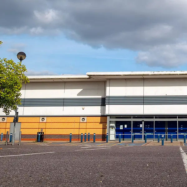 Large empty retail park unit in the UK